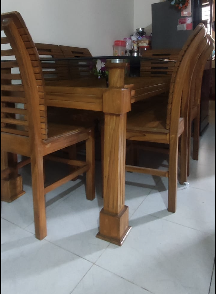 Six Seater Dianing table