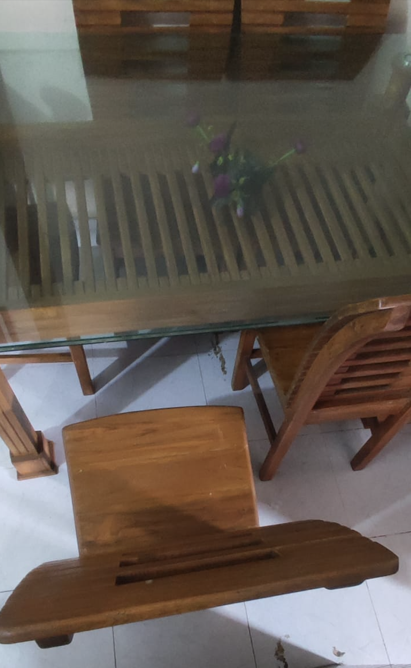 Six Seater Dianing table