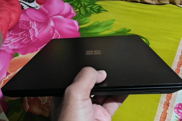 Microsoft Surface Laptop 4 – Display ON, Touch OK (Cracked)