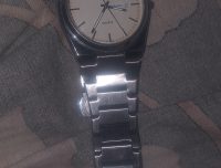 Poedagar quartz men’s watch for sale. Condition 8/10 – used but well maintained. Day & date working perfectly. Stainless steel strap, strong build. No major scratches, only light signs of use. Battery OK, keeps accurate time. Reason for selling: Not using anymor