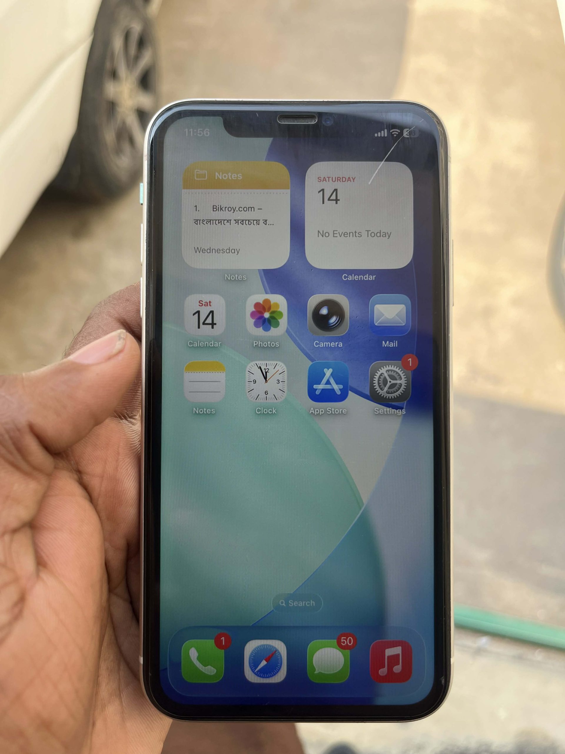 iphone 11 ,100% authentic with box charger